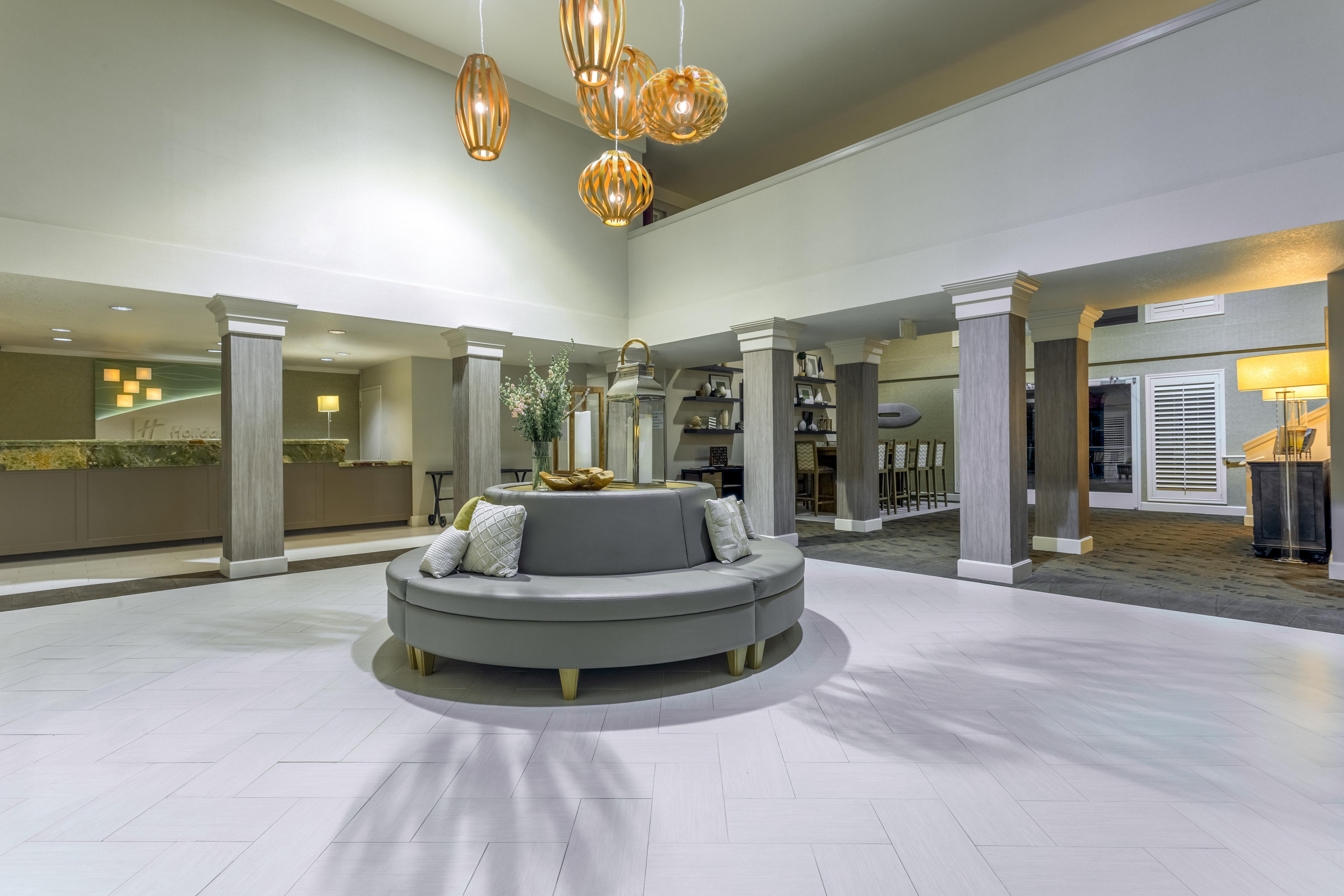 Holiday Inn Auburn By Ihg Bagian luar foto