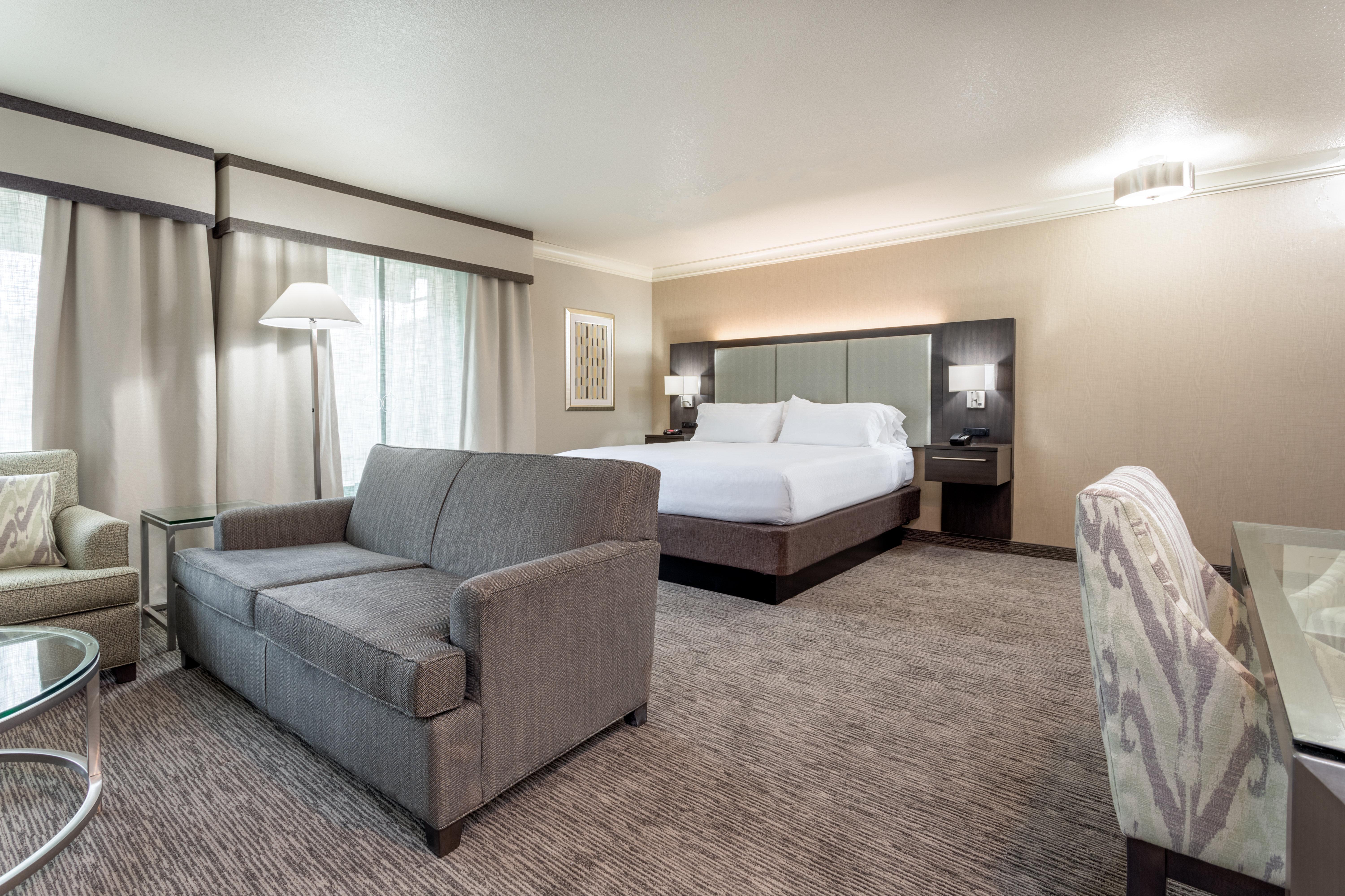 Holiday Inn Auburn By Ihg Bagian luar foto