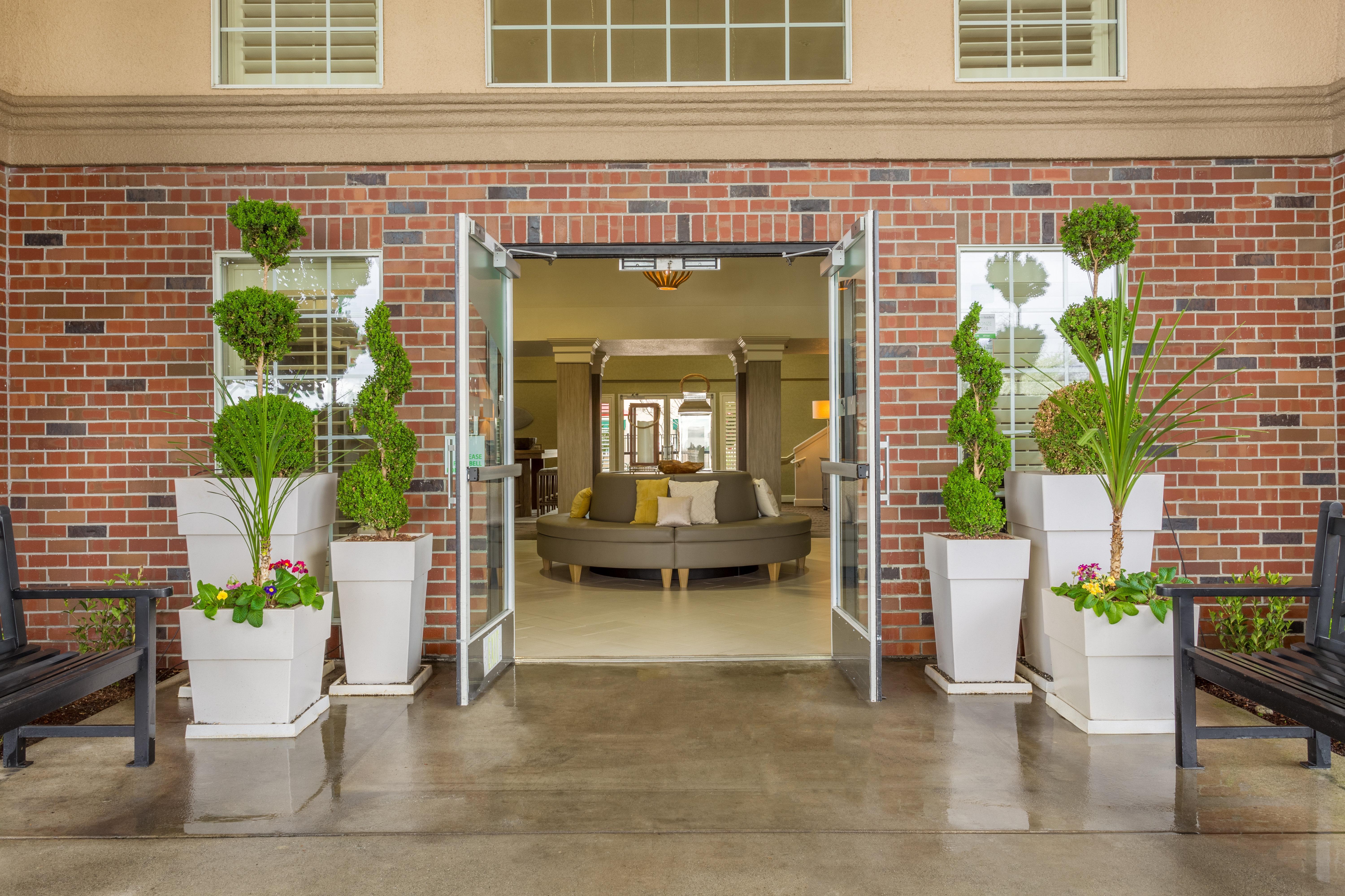 Holiday Inn Auburn By Ihg Bagian luar foto