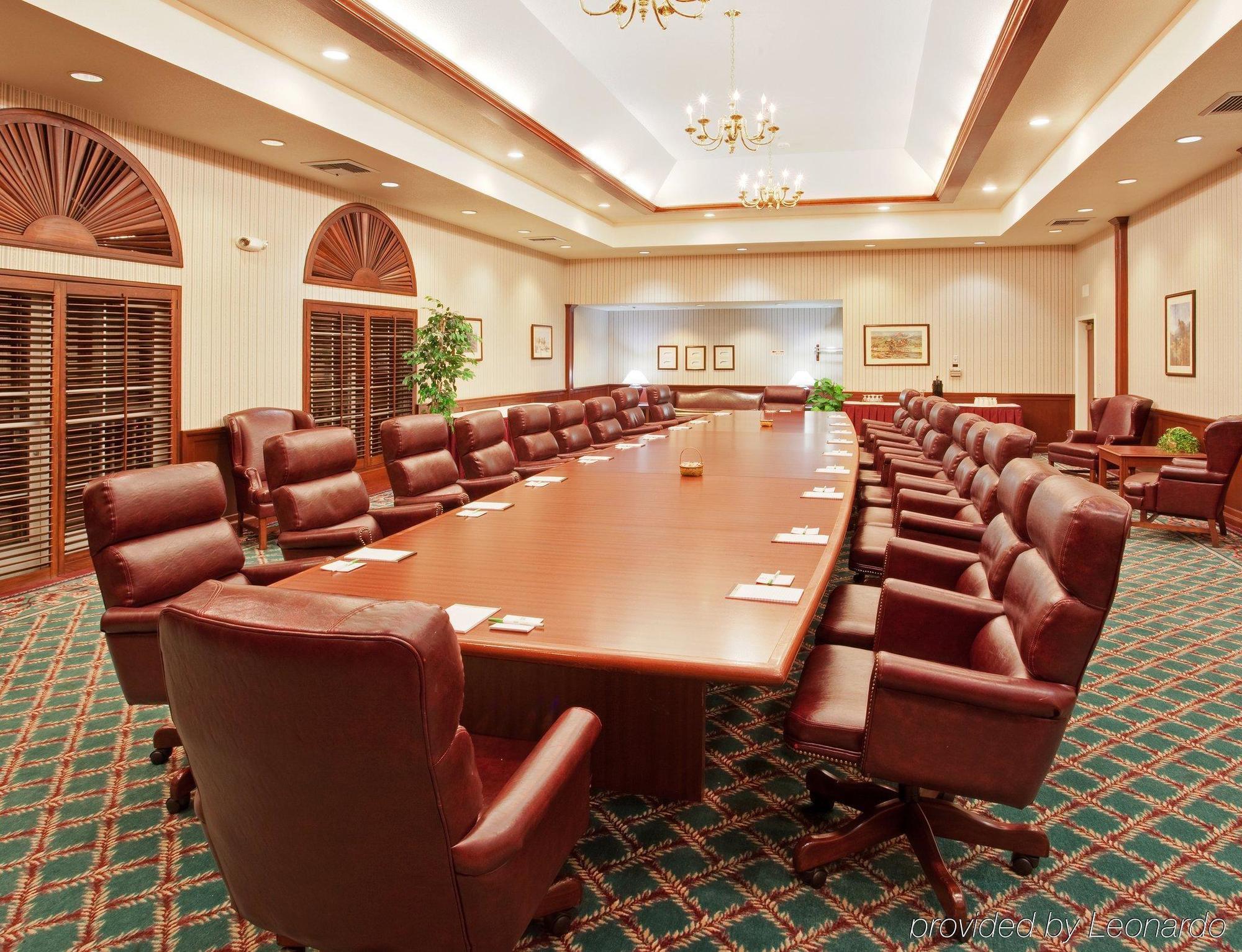 Holiday Inn Auburn By Ihg Bagian luar foto