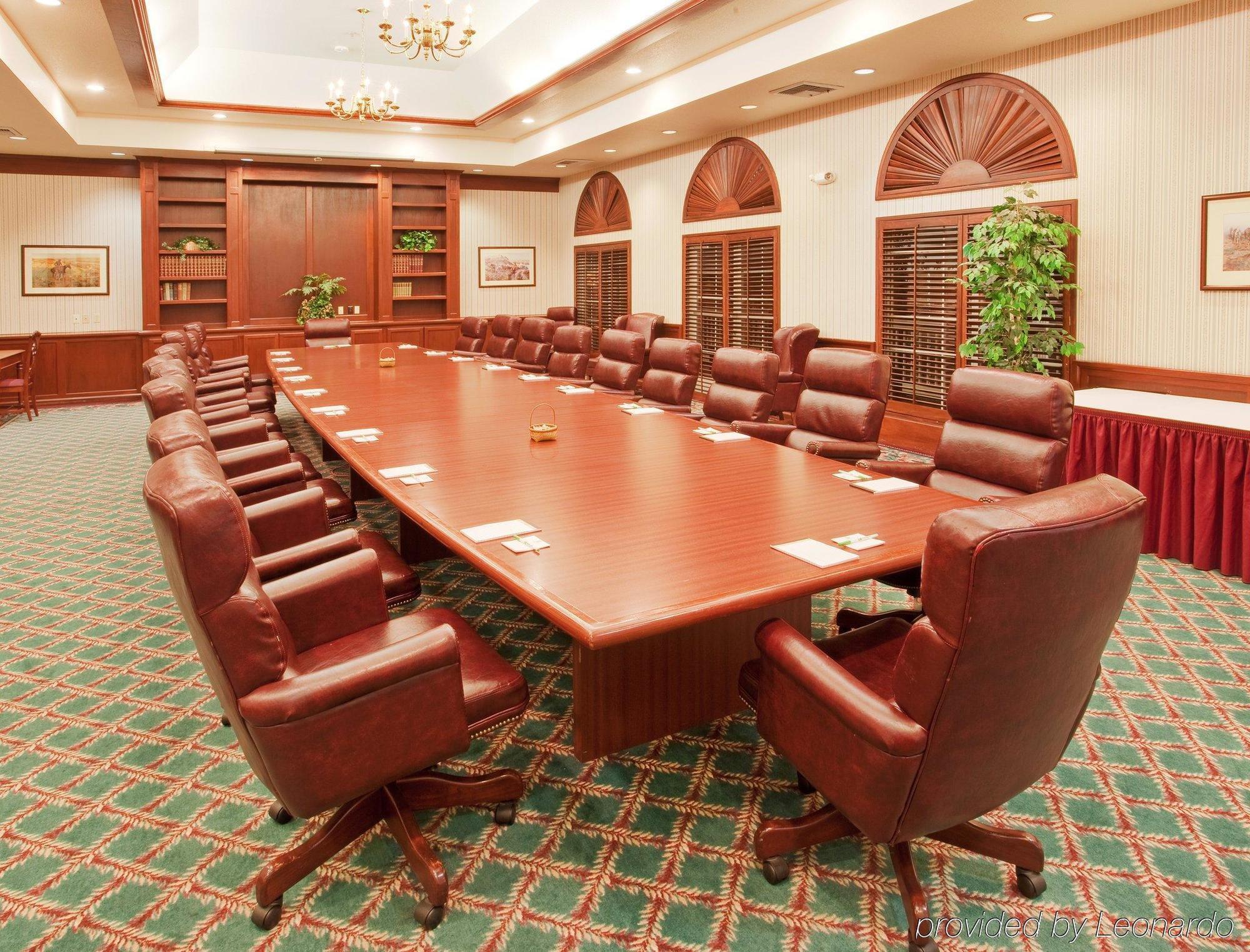 Holiday Inn Auburn By Ihg Bagian luar foto