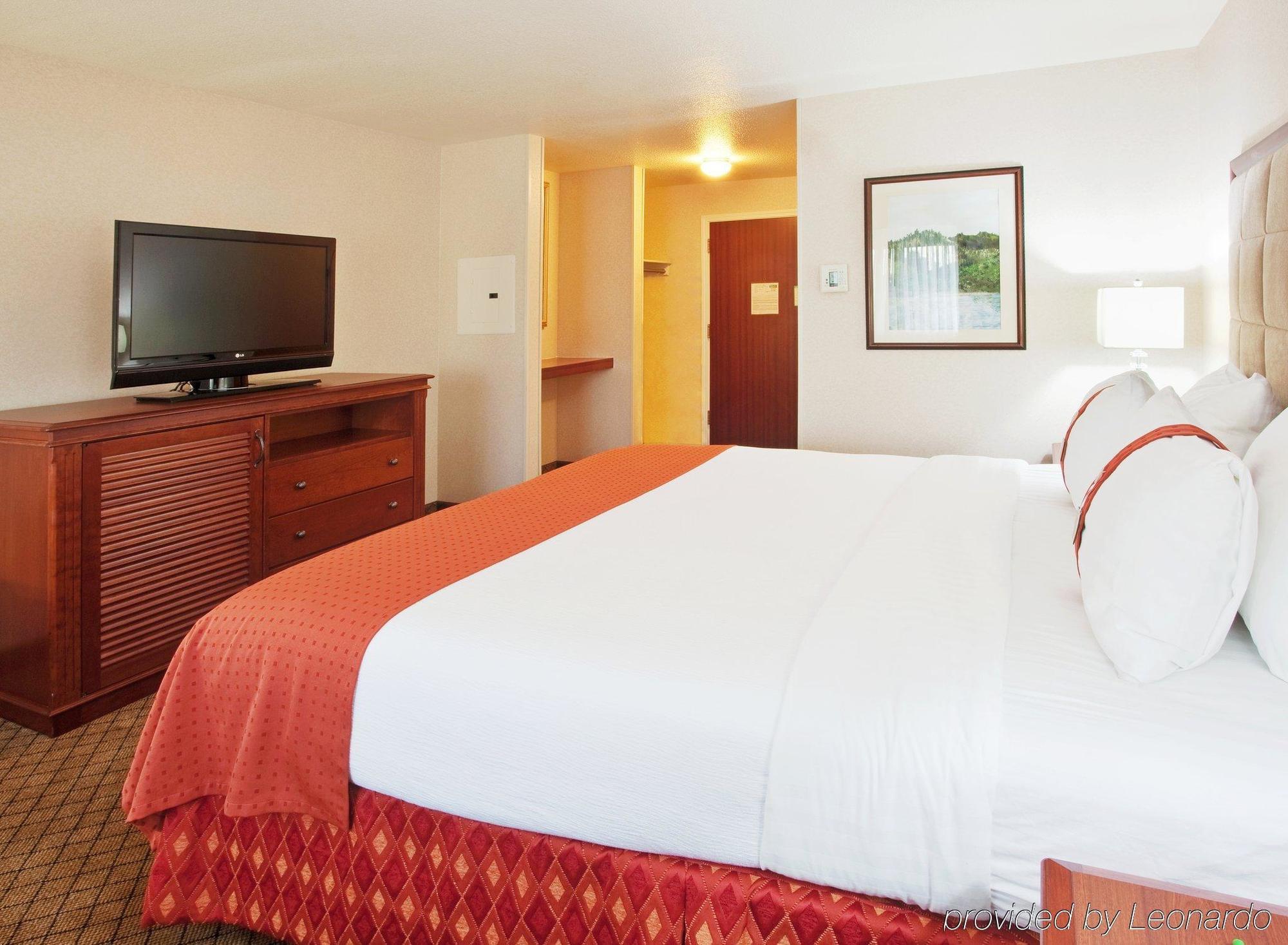 Holiday Inn Auburn By Ihg Bagian luar foto