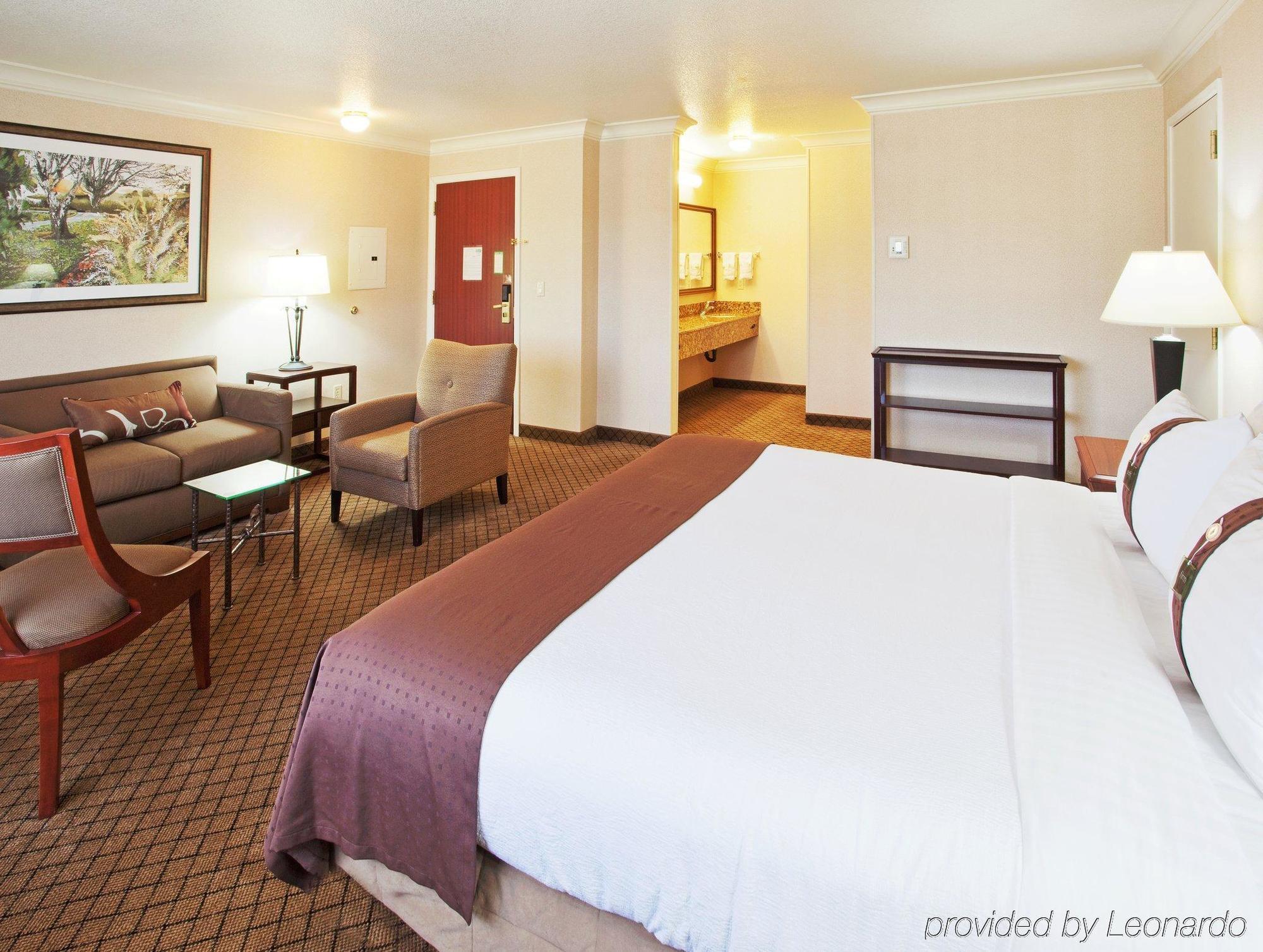 Holiday Inn Auburn By Ihg Bagian luar foto
