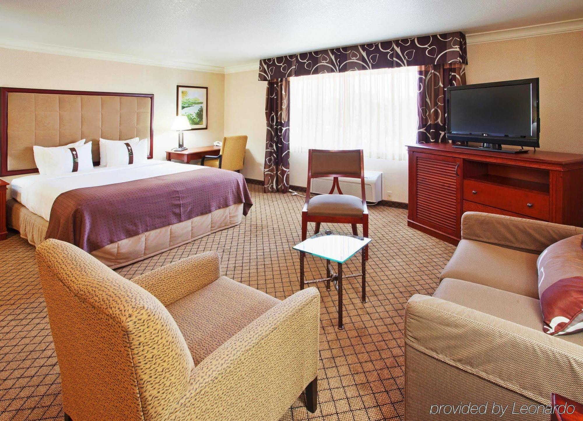 Holiday Inn Auburn By Ihg Bagian luar foto