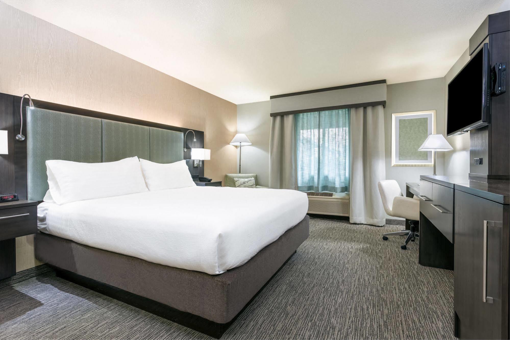 Holiday Inn Auburn By Ihg Bagian luar foto